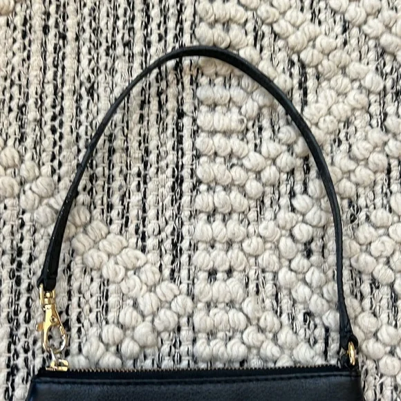 🖤 Michael Kors Wristlet | Mini Bag | Purse | Black Leather | Gold Emblem - Picture 5 of 12